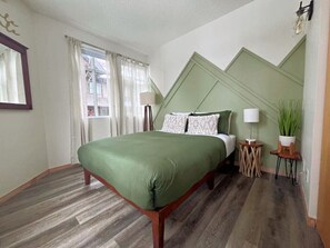 2 bedrooms, iron/ironing board, travel cot, free WiFi - Three Peaks Getaway 2 bedrooms & 2 bath-sleeps 6 (Canmore)
