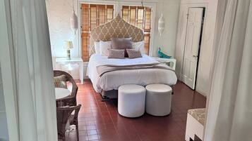 3 camere, una scrivania, Wi-Fi, lenzuola