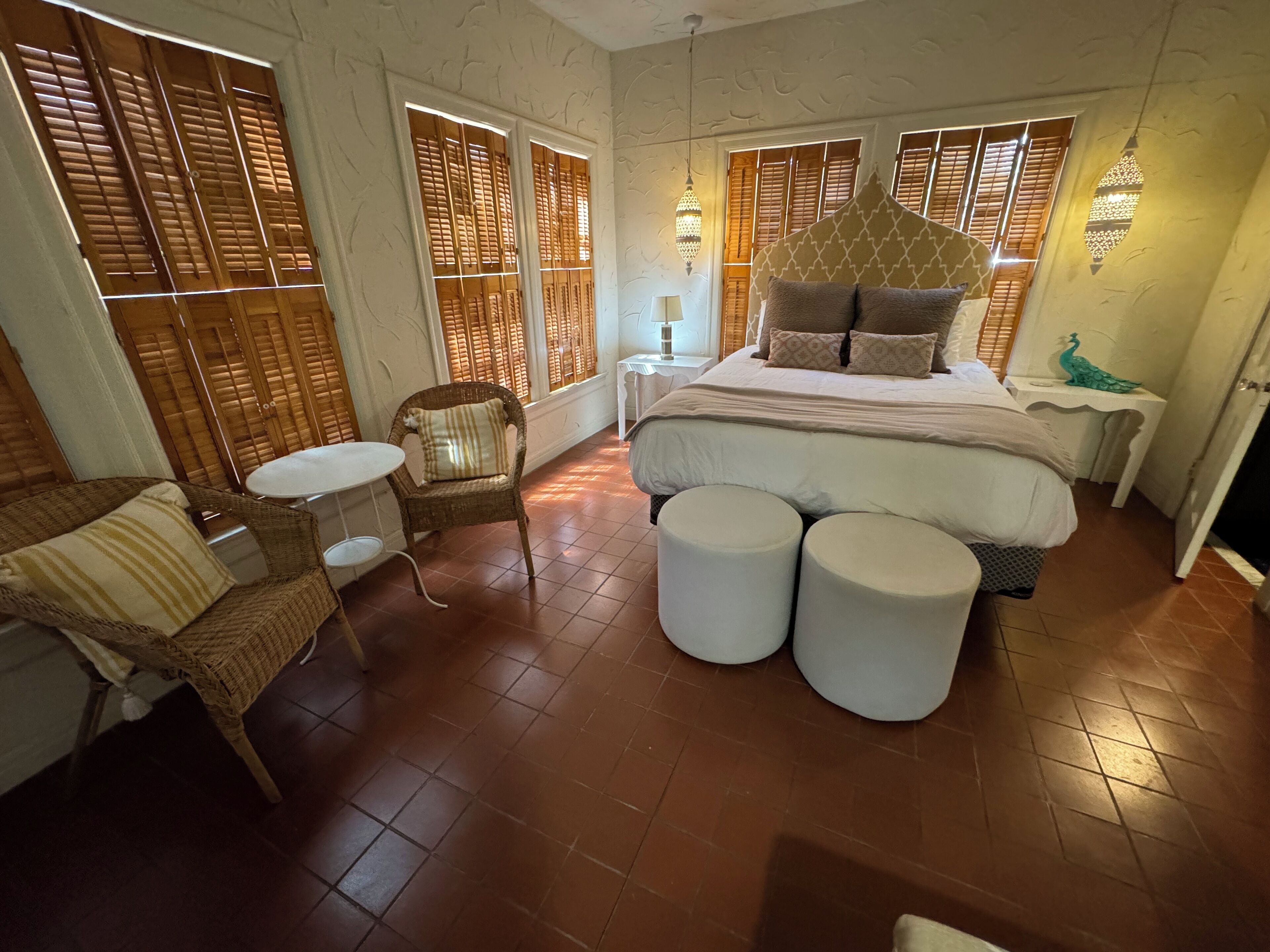 3 quartos, escrivaninha, Wi-Fi, roupa de cama