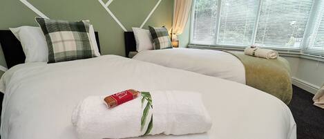 3 bedrooms, iron/ironing board, WiFi, bed sheets