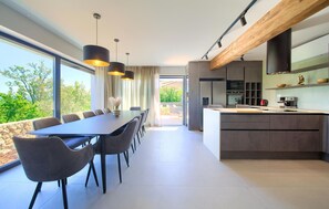 Refrigerador, horno, lavavajillas, cafetera/tetera