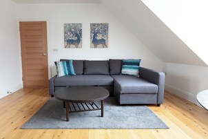 Deluxe Apartment | Living area | Flat-screen TV