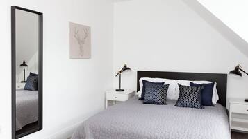 Deluxe Apartment | 1 bedroom, iron/ironing board, free WiFi, bed sheets