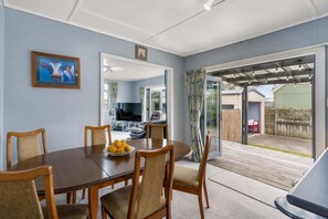 Dining - Holidays on Hampton - Whangamata (Whangamata)
