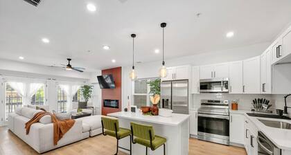 The Urban Oasis - 3BD Condo w/ King Bed Suite & Gated Parking