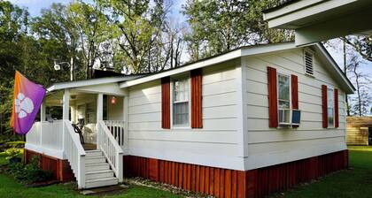 Peaceful River House in Branchville