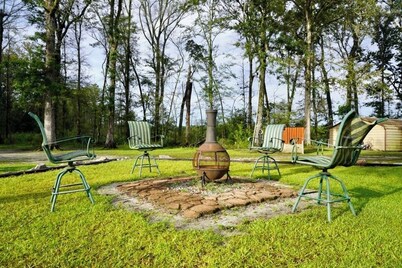 Peaceful River House in Branchville