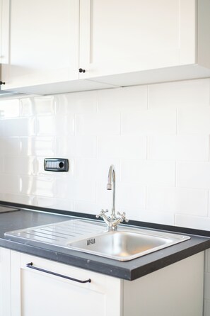 Réfrigérateur, four, plaque de cuisson, lave-vaisselle