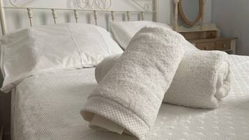 3 slaapkamers, een strijkplank/strijkijzer, wifi, beddengoed