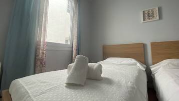 3 slaapkamers, een strijkplank/strijkijzer, wifi, beddengoed