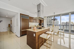 Fridge, microwave, oven, stovetop - 2910 Icon · ★Breathtaking Ocean View Unit  Icon Brickell W★ (Miami)