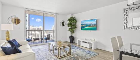 Smart-TV, Tischtennisplatte