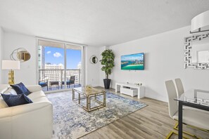 Smart TV, ping pong - The Club 3904 · High Floor Unit Located in Brickell - Free Parking (Miami)