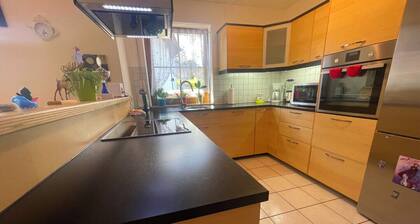 Charmante DoppelhaushÀlfte mit privater Sauna in ruhiger Lage