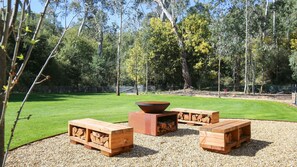 Property grounds - Northern Exposure - Luxury group retreat (Bright)