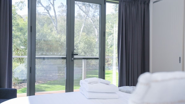 5 bedrooms, desk, iron/ironing board, free WiFi