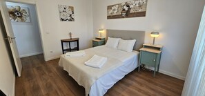 1 habitación, tabla de planchar con plancha, wifi y ropa de cama