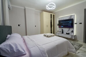 2 室のベッドルーム、デスク、アイロン / アイロン台、WiFi (無料)