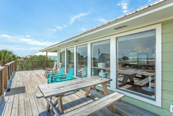 Outdoor dining - Good Vibes & Hi Tides • Gulf Views-Pet Friendly (St. George Island)