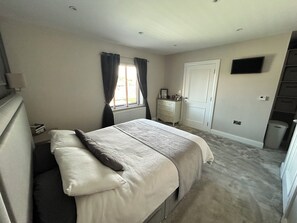 4 slaapkamers, een strijkplank/strijkijzer, wifi, beddengoed