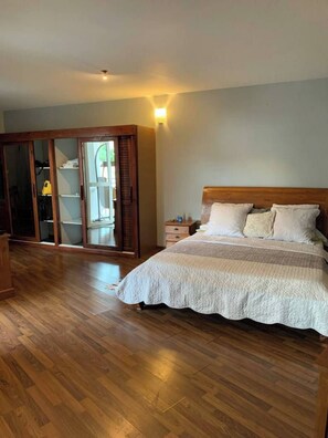 4 Schlafzimmer, Bügeleisen/Bügelbrett, WLAN, Bettwäsche