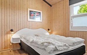 5 bedrooms, travel cot, free WiFi - Cozy home in Hejls with sauna (Hejls)