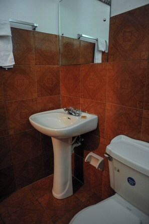 Toallas, jabón, papel de baño 