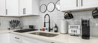 The Hideaway Haven - 3BD Condo w/ King Bed Suite & Free Gated Parking