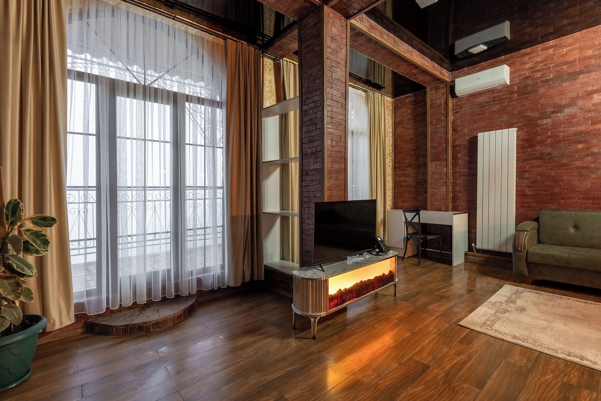 Deluxe Room, Sea View | 1 bedroom, hypo-allergenic bedding, desk, laptop workspace