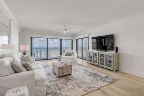 Smart TV - Stunning 2-bedroom Direct Oceanfront Condo in beautiful New Smyrna Beach
(New Smyrna Beach)