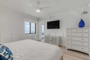 2 bedrooms, iron/ironing board, WiFi, bed sheets - Stunning 2-bedroom  Direct Oceanfront Condo in beautiful New Smyrna Beach 
 (New Smyrna Beach)