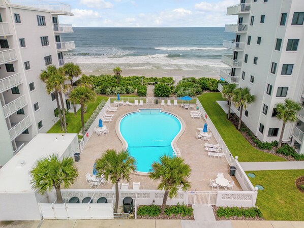 Pool - Stunning 2-bedroom Direct Oceanfront Condo in beautiful New Smyrna Beach
(New Smyrna Beach)
