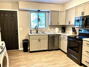 Private kitchen -  Luxury 4 bedroom Villa 103 with river access  (Pineville)