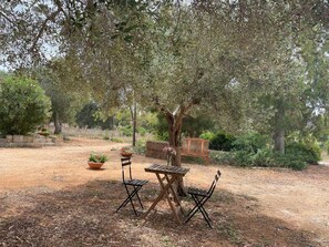 Outdoor dining - Cozy vacation home in the beautiful Apulian sea (San Pietro in Bevagna)