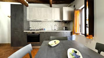 Kühlschrank, Ofen, Herdplatte, Geschirrspüler