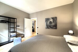 2 bedrooms, iron/ironing board, WiFi, bed sheets - The small square of the Castellare (Siena)