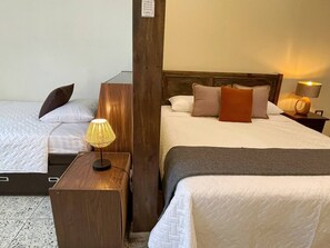 3 bedrooms, desk, iron/ironing board, free WiFi