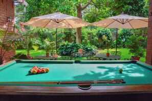 Outdoor dining - Quinta Maquilishuat, 3 minutes from Ramblas Santa Ana (Santa Ana)