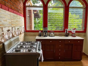 Fridge, microwave, coffee/tea maker, toaster - Quinta Maquilishuat, 3 minutes from Ramblas Santa Ana (Santa Ana)