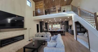 4-bedroom vacation home just 5 minutes from Lake Texoma