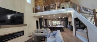 4-bedroom vacation home just 5 minutes from Lake Texoma
