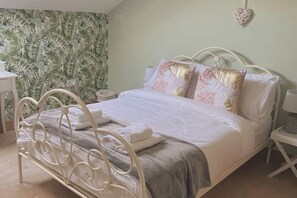 4 室のベッドルーム、アイロン / アイロン台、WiFi、ベッドシーツ