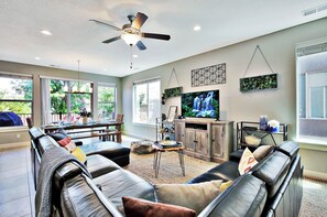 Family House | Living area | Flat-screen TV - Entrada at Moab 620 (Moab)