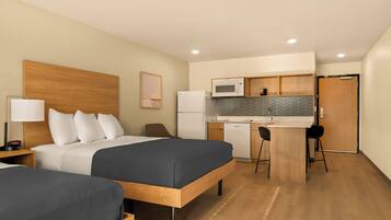 Suite, 2 Queen Beds, Non Smoking