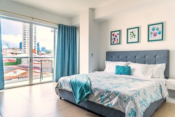 2 Schlafzimmer, Schreibtisch, Bügeleisen/Bügelbrett, Reisekinderbett