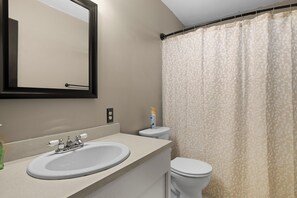 Haartrockner, Handtücher, Seife, Shampoo