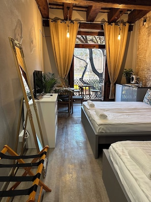 7 bedrooms, iron/ironing board, WiFi, bed sheets