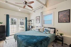 4 bedrooms, desk, iron/ironing board, travel crib