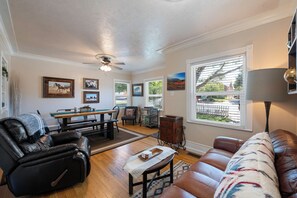 Smart TV, fireplace, video games, books