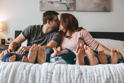 The Beehive Room: Sweet Country Living with fast city WiFi, Beauty, and Peace. 